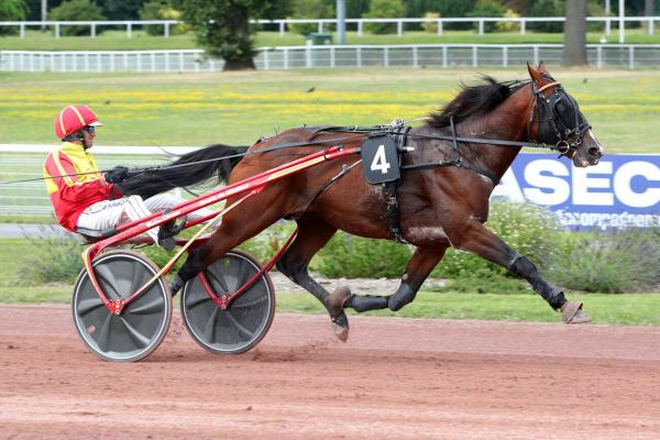 Photo Victoire en catégorie C pour Knockonwood